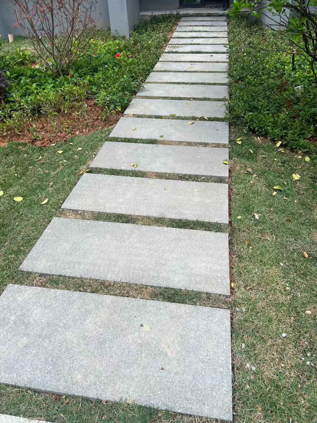 宣城 芝麻黑小区踏步、汀步石铺装效果