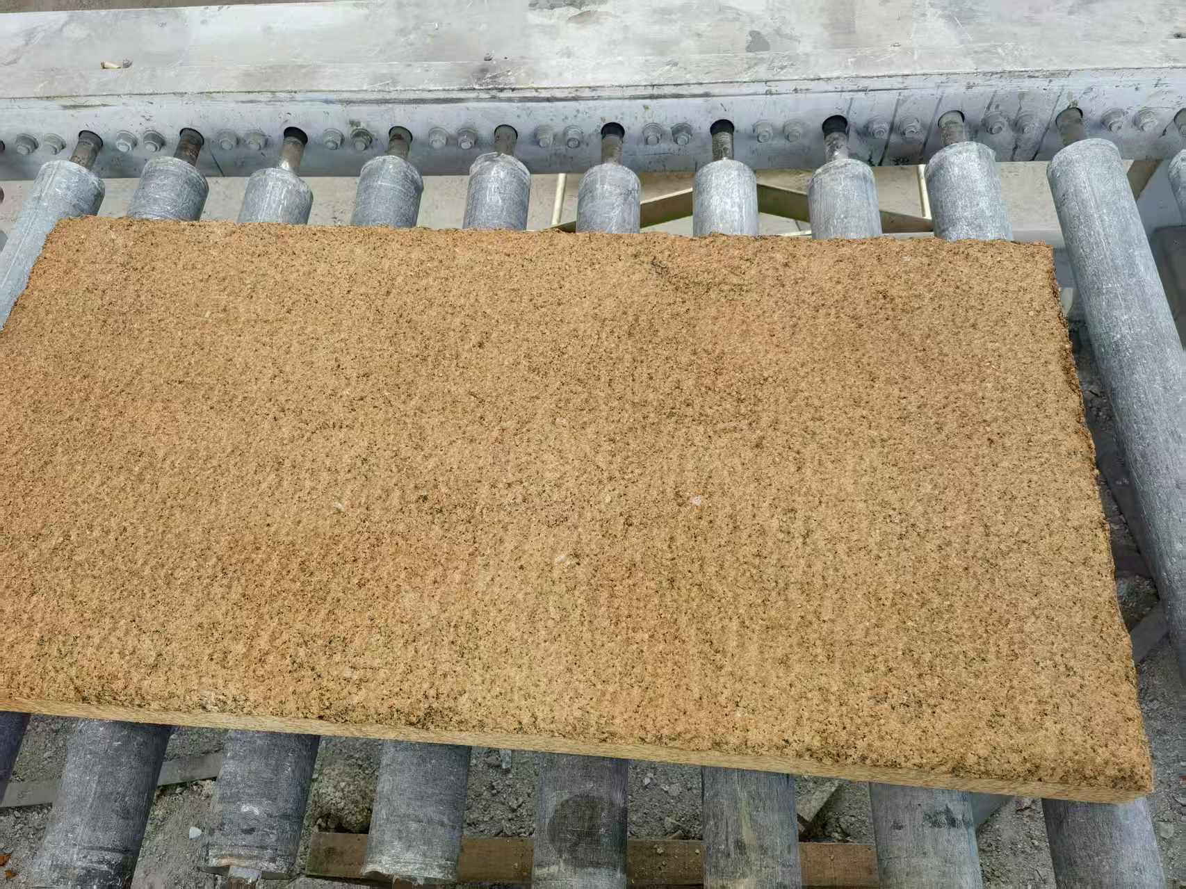 宣城 菠萝面老石板，做旧仿古石，流水线生产加工