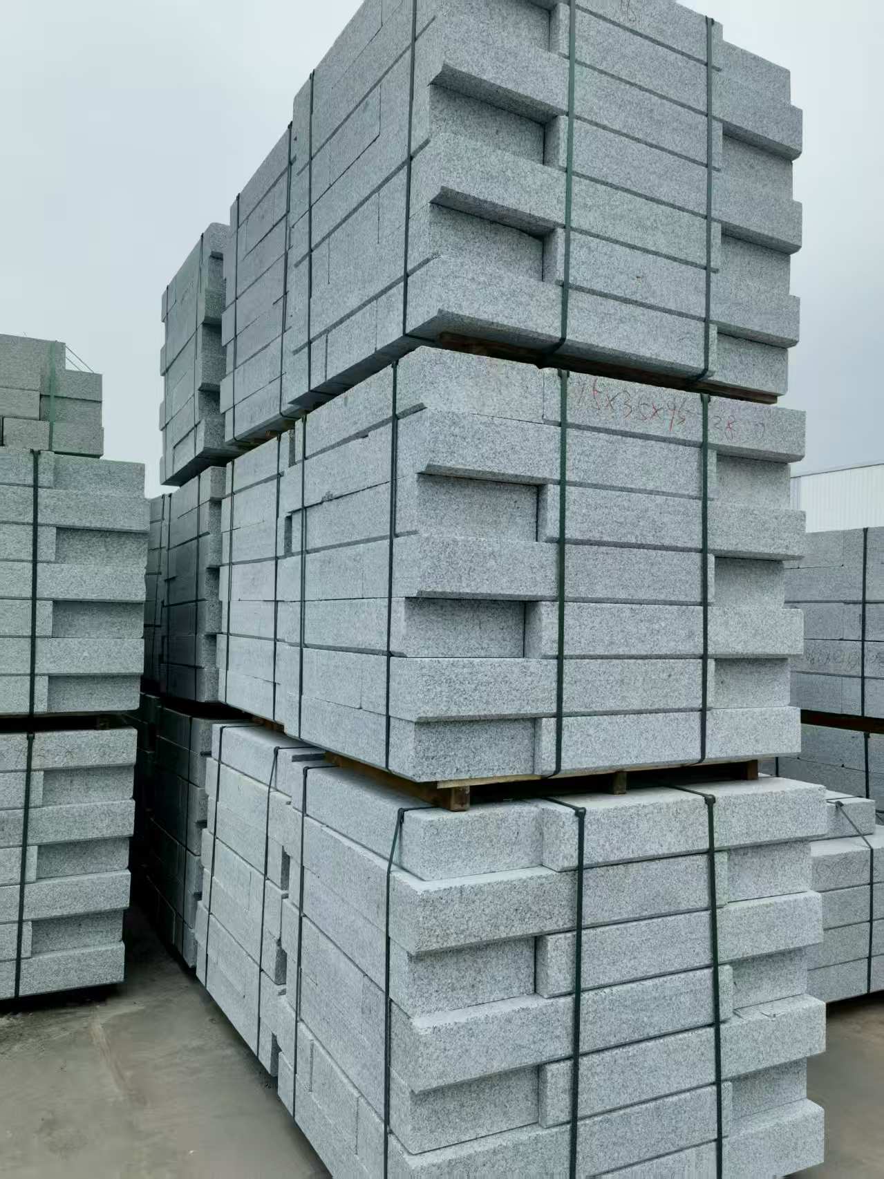 宣城 路沿石，板板正正的路沿石