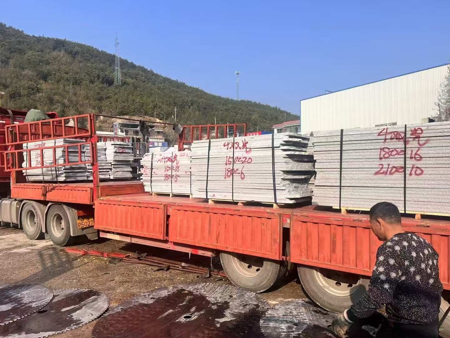 宣城 芝麻灰花岗岩光面毛板出货日常